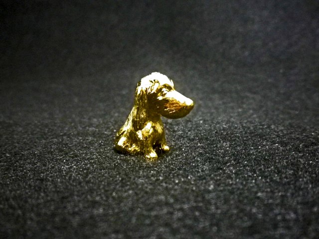 画像: ペット位牌　「おもかげ」18金メッキ　お座りアイリッシュセッターちゃん　手元供養収納スペース付【送料無料】